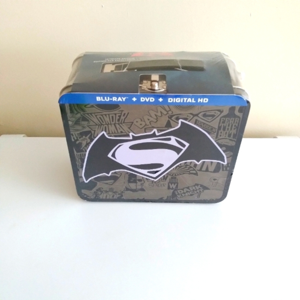 Batman VS Superman DVD, Blu-ray, Digital HD Special Edition Metal Lunch Box! - Picture 1 of 8